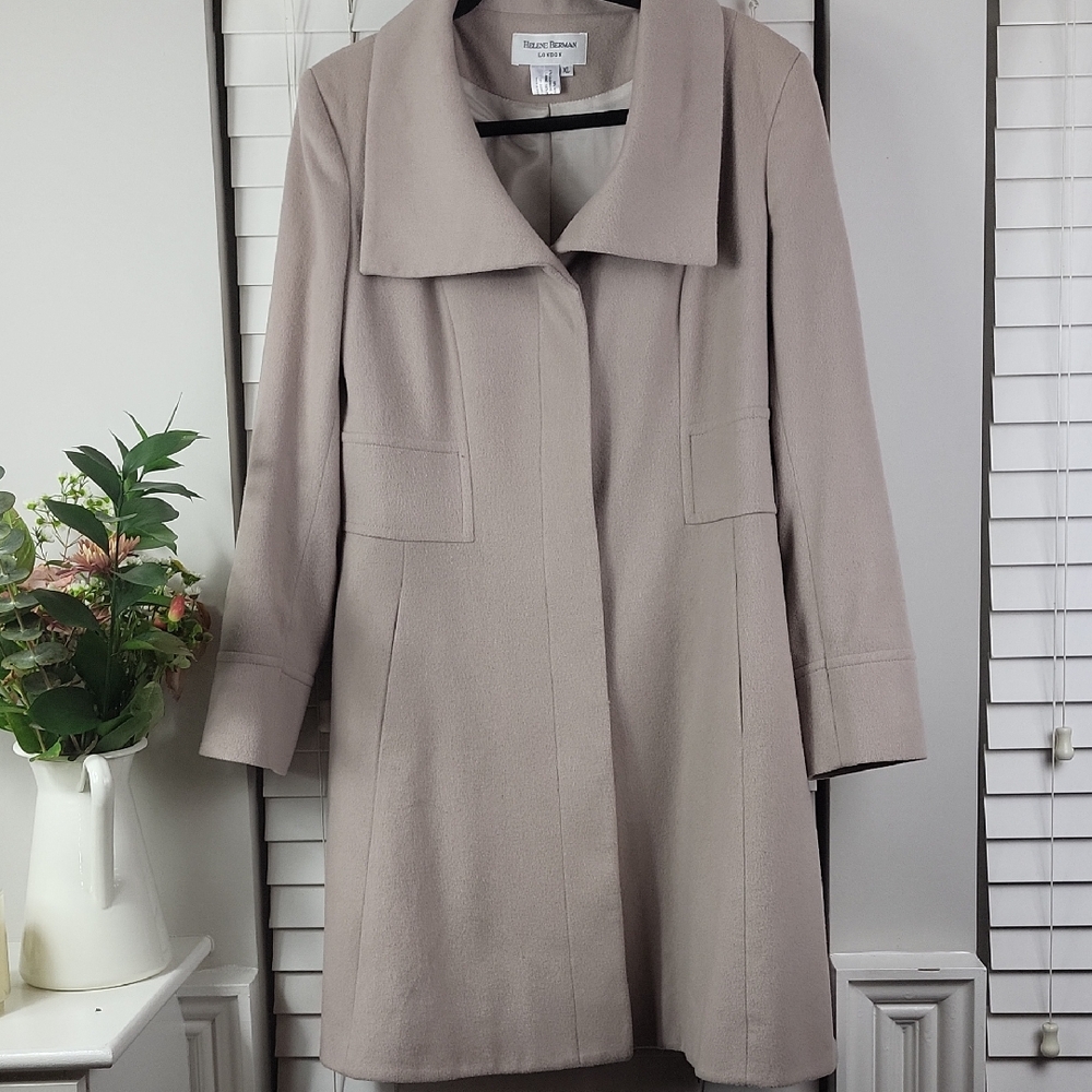 💛‎ HELENE BERMAN Cashmere blend soft light gray coat. Size XL